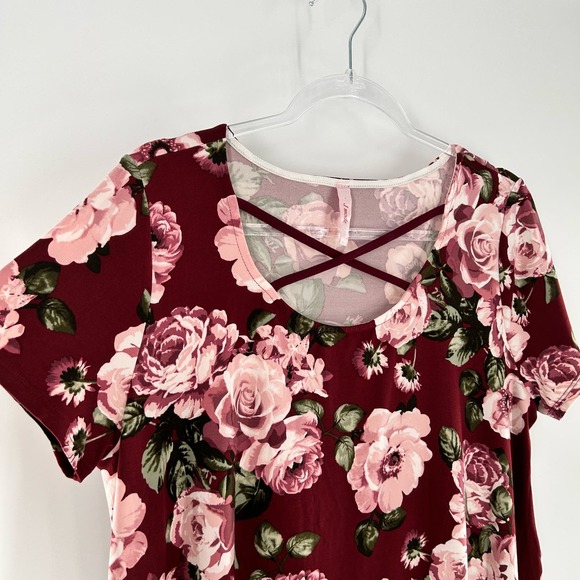 J Mode Size 2X Floral Short Sleeve Criss Cross Lattice Scoop Neckline Mini Dress - Picture 3 of 10